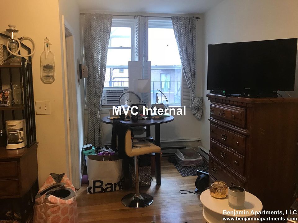 2nd image of 519 Beacon St #9
