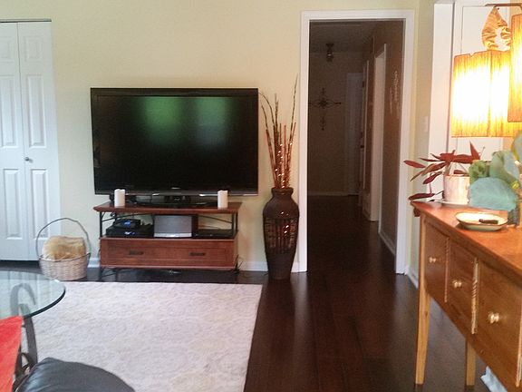 5th image of 2117 Myrtlewood Dr