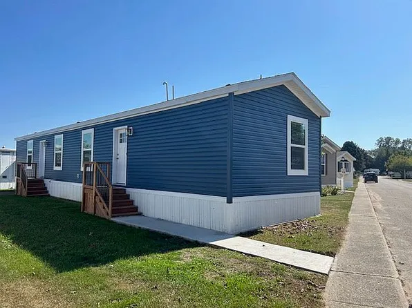 404 Silver Sand Dr, Port Sanilac, MI 48469