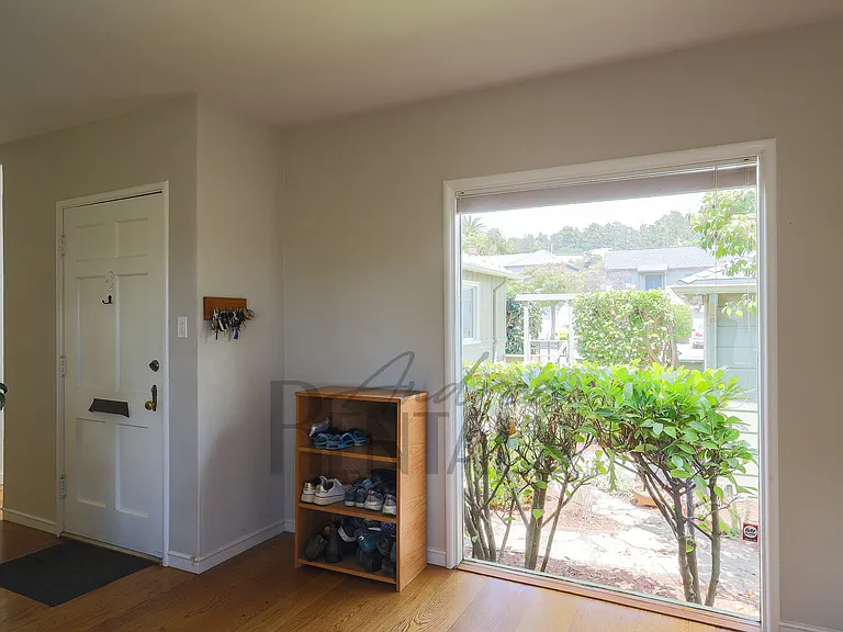225 San Carlos Ave — Photo 5