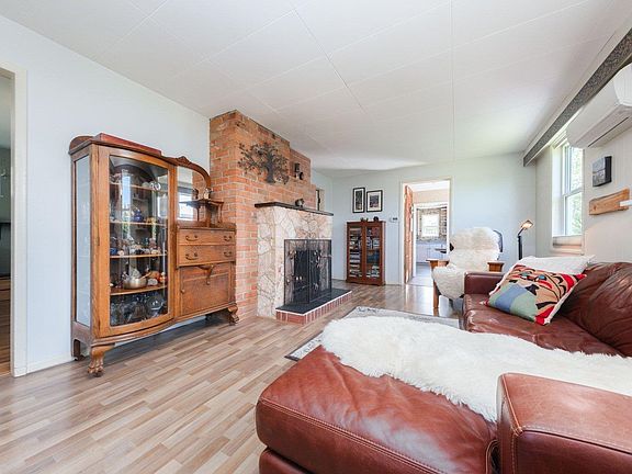 5th image of 4412 River Rd W