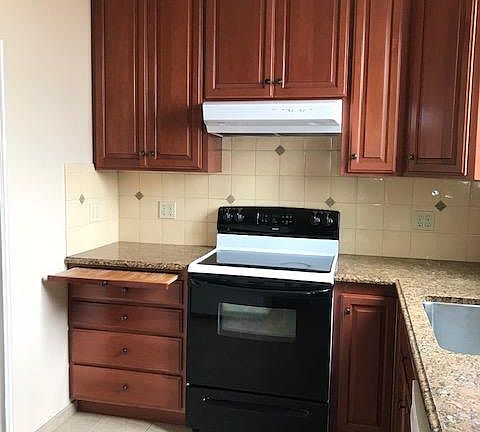 5th image of 3745 Divisadero St #5