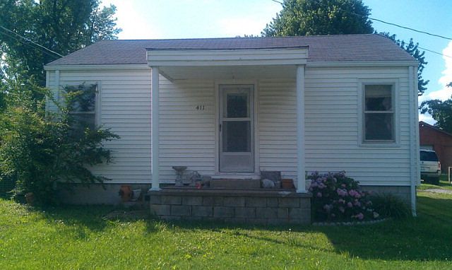 1st image of 411 Willow Ln