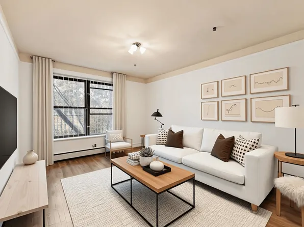 246 Manhattan Avenue image 1 of 7