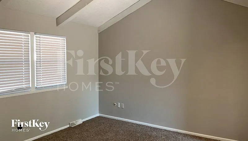 3 bed, 2.0 bath, 993 sqft, $1,675 — Photo 2