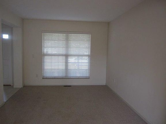 3rd image of 4978 Summerset Dr