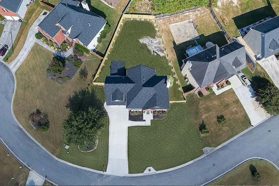 4 bed, 3012 sqft, $3,200 — Photo 2