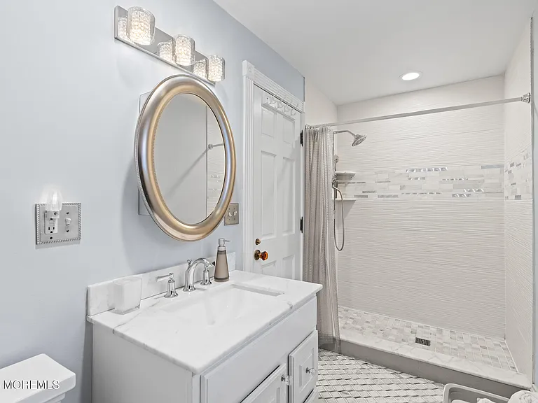 75 Webb Ave #UPPER -WEEKLY — Photo 18