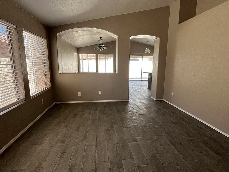 1690 E Countrywalk Ln — Photo 4
