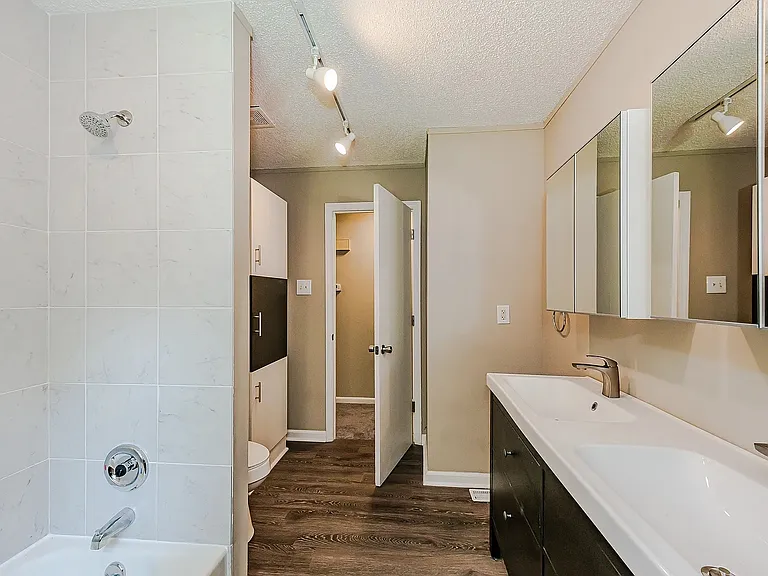 6814 Barrington Dr — Photo 18