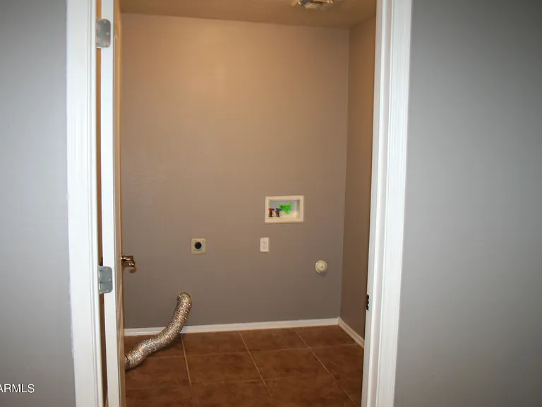 11207 W Hopi St — Photo 16