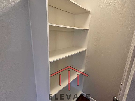 4th image of 1305 Lovell Dr