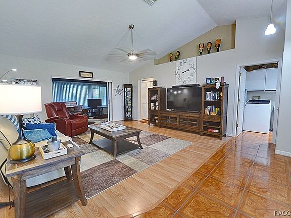 5th image of 4371 N Lincoln Ave