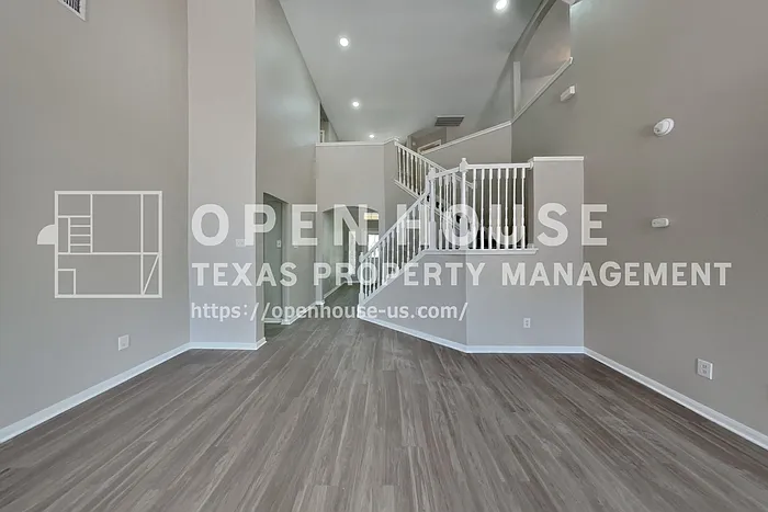4 bed, 2.5 bath, 2814 sqft, $2,600 — Photo 4