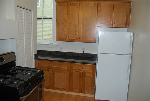 2nd image of 2676 Pine St