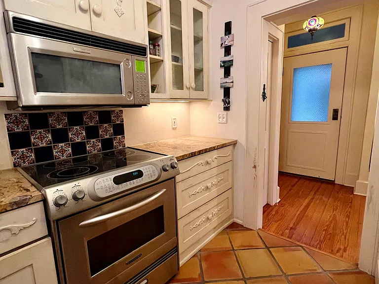 1221 N Palm Ave #205 — Photo 14