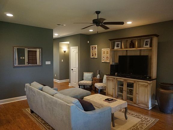 3rd image of 210 Ennis Dr