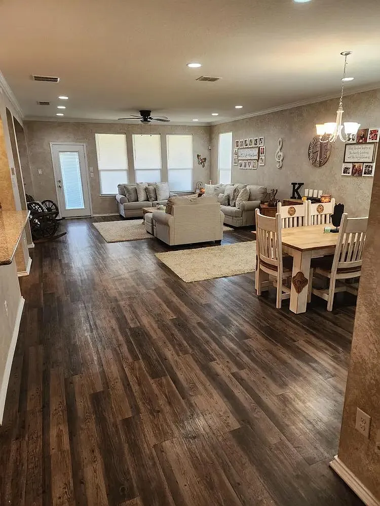 4 bed, 4.0 bath, 3950 sqft, $1,364 — Photo 2