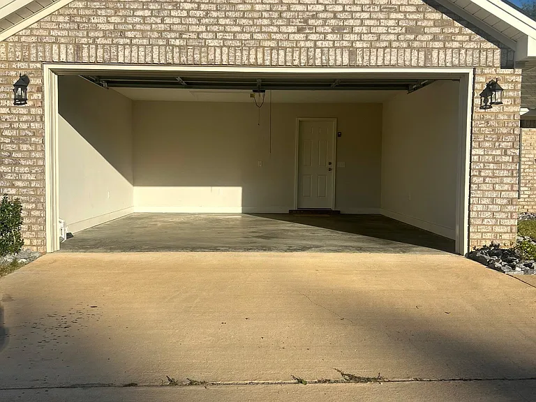 745 Park Ln — Photo 3