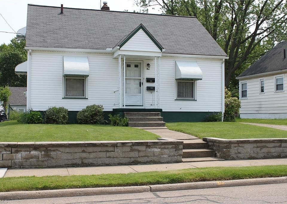 1st image of 1371 Hammel St
