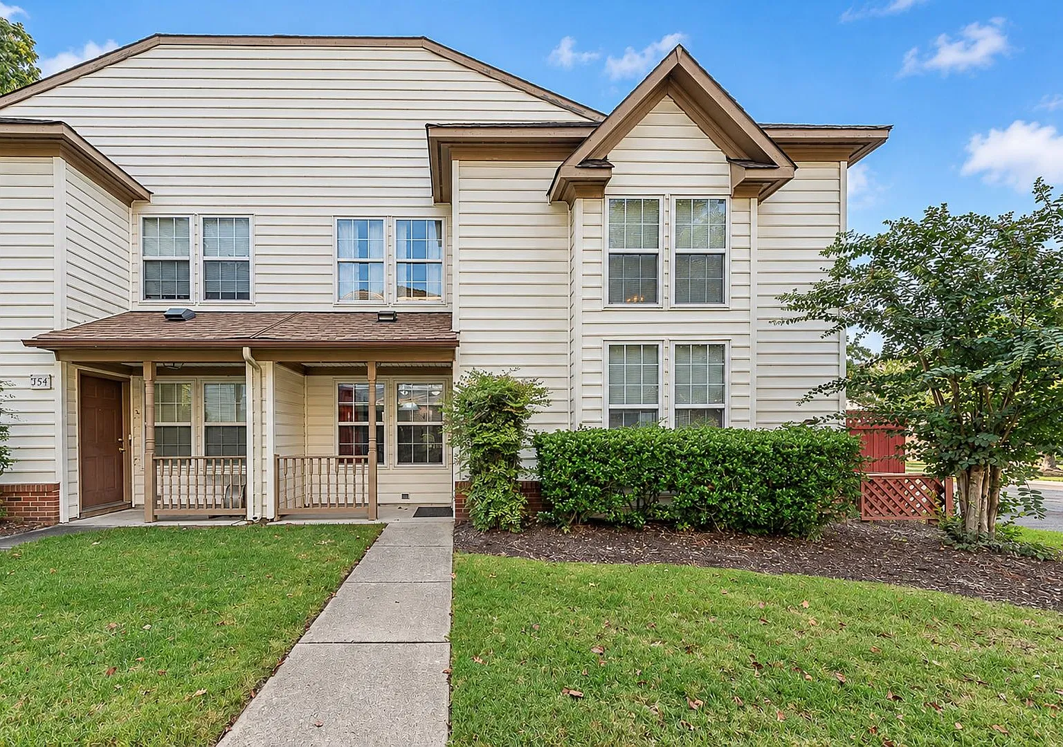 3 Bedroom Tab schools — Photo 1