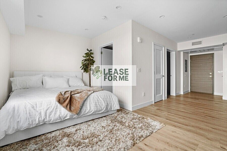 1st image of 848 S Mariposa Ave #504