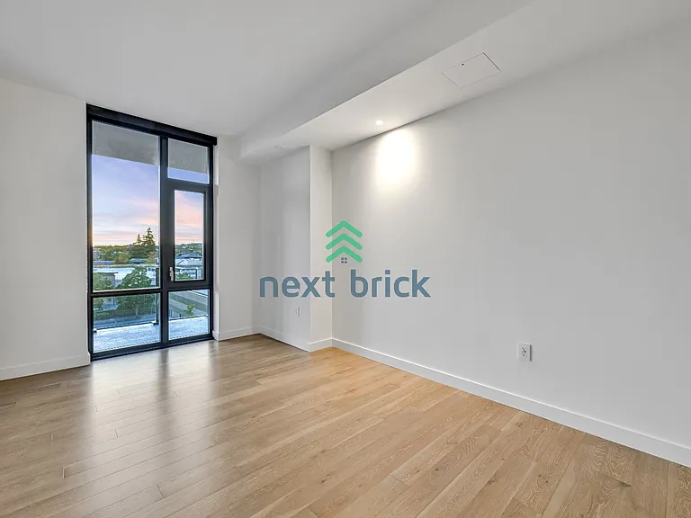 889 Avenue Sq NE #303 — Photo 5