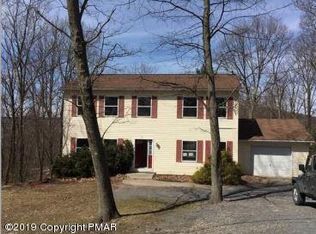 129 Tanbark Ln, Tannersville, PA 18372