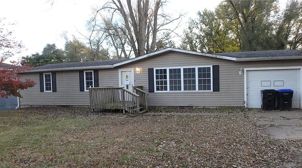 1st image of 2625 NE 37th St