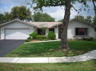 9351 NW 16th St, Plantation, FL 33322