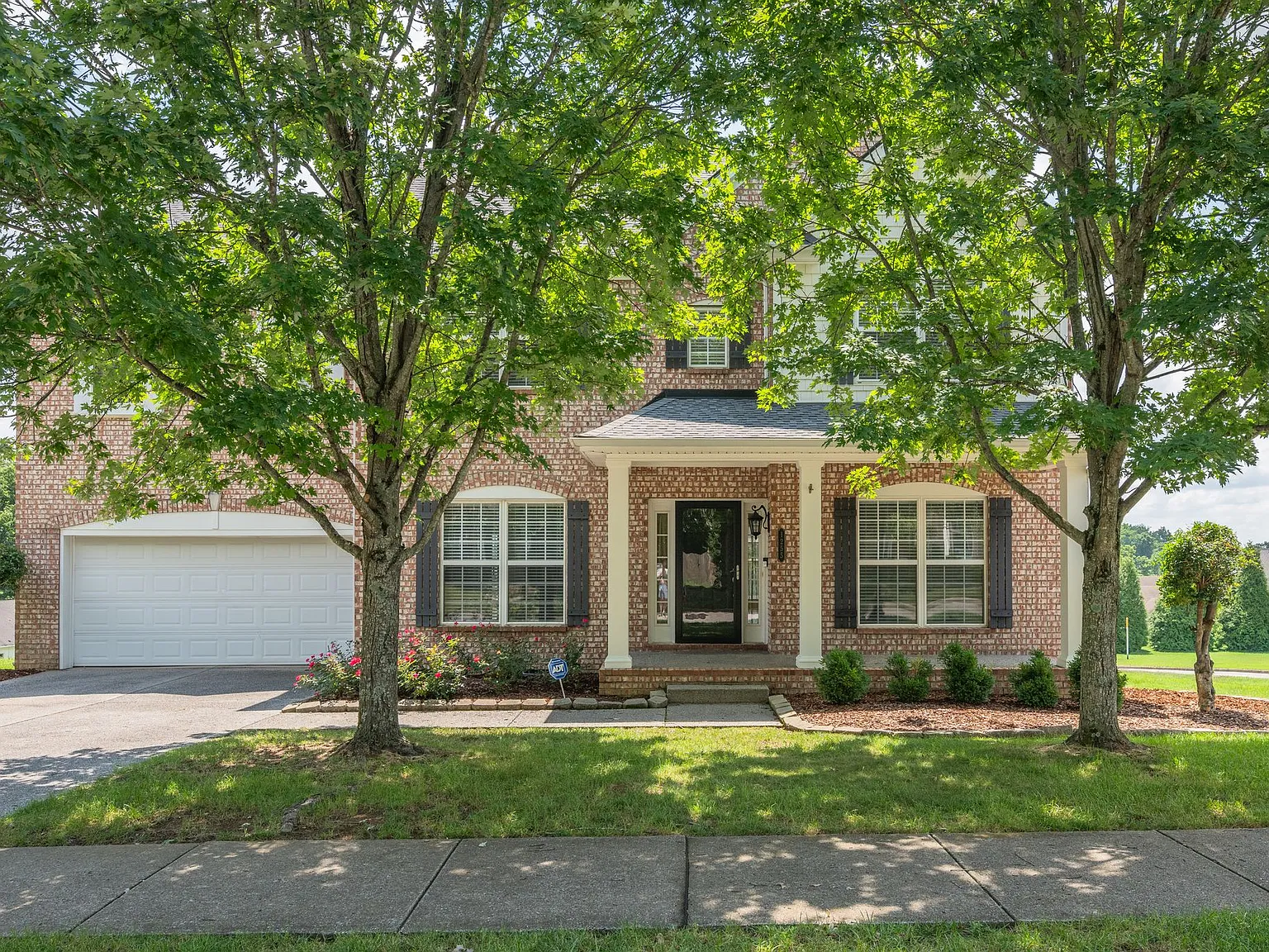 5 bed, 3094 sqft, $3,999 — Photo 2