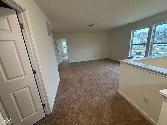 3rd image of 202 Maggie Ln