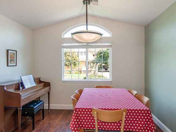 3rd image of 220 Oluea Cir