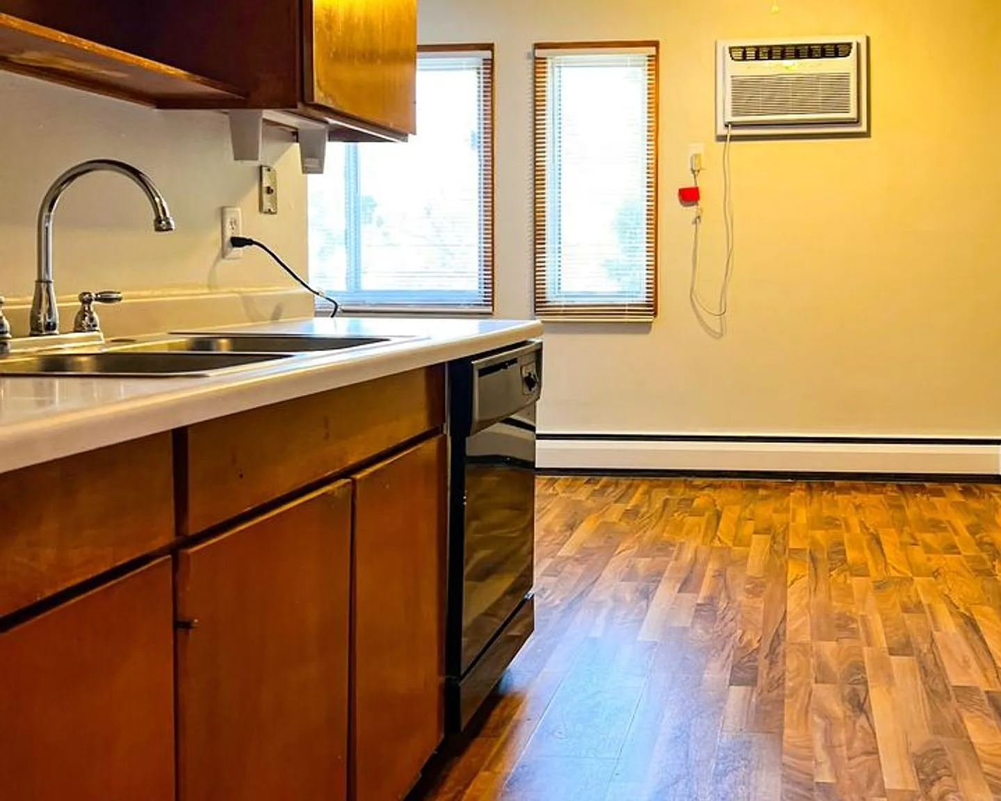 Discover Your Dream Home at Aquilla Park Apartments - Pet-Friendly Living in St. Louis Park! — Photo 3