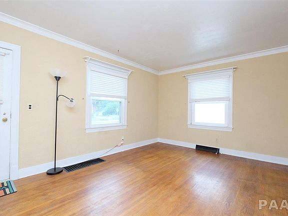 2nd image of 1003 E Corrington Ave