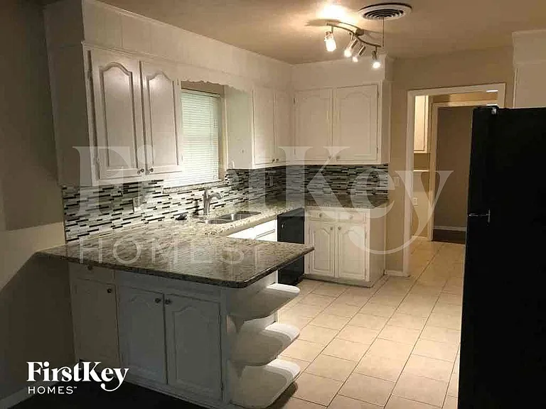 5605 Odessa Ave — Photo 6
