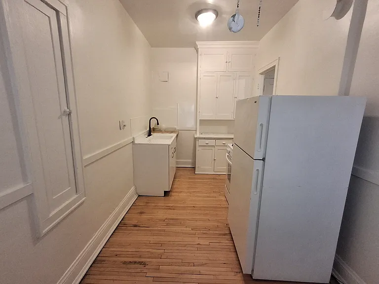 Grand and Dale Apartments — Photo 54