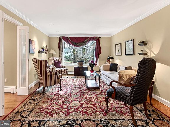 5th image of 7509 Walton Ln