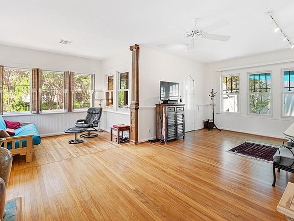 5th image of 205 W 32nd St