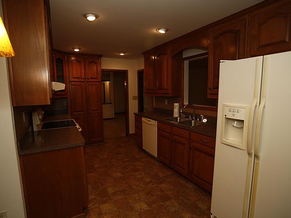 2nd image of 3758 River Dr