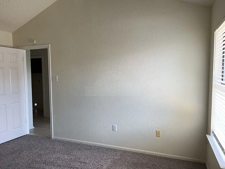 2224 Spicewood Dr — Photo 7