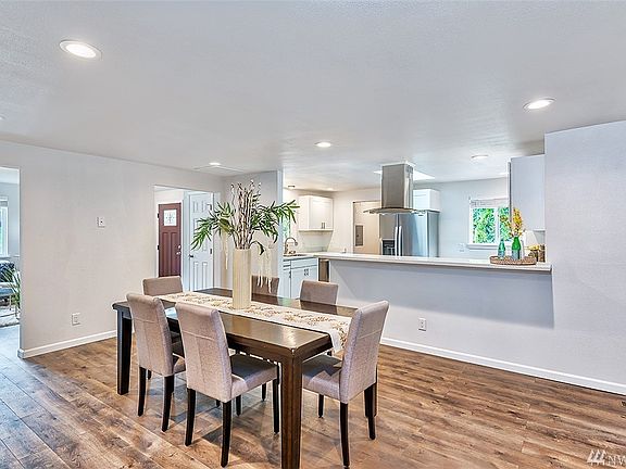 5th image of 6414 190th St SW