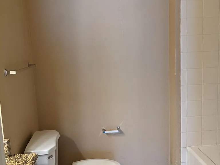 2424 Grand Central Pkwy #5 — Photo 7