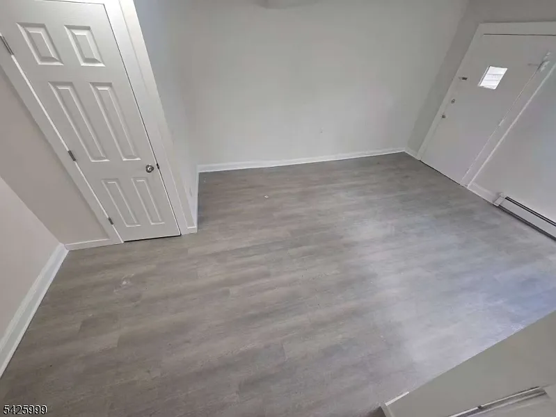 3 bed, 1.0 bath, $2,400 — Photo 4