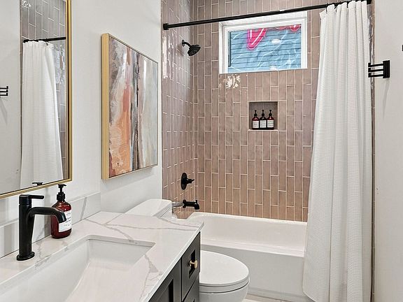 3rd image of 2000 S Hamilton Rd #5