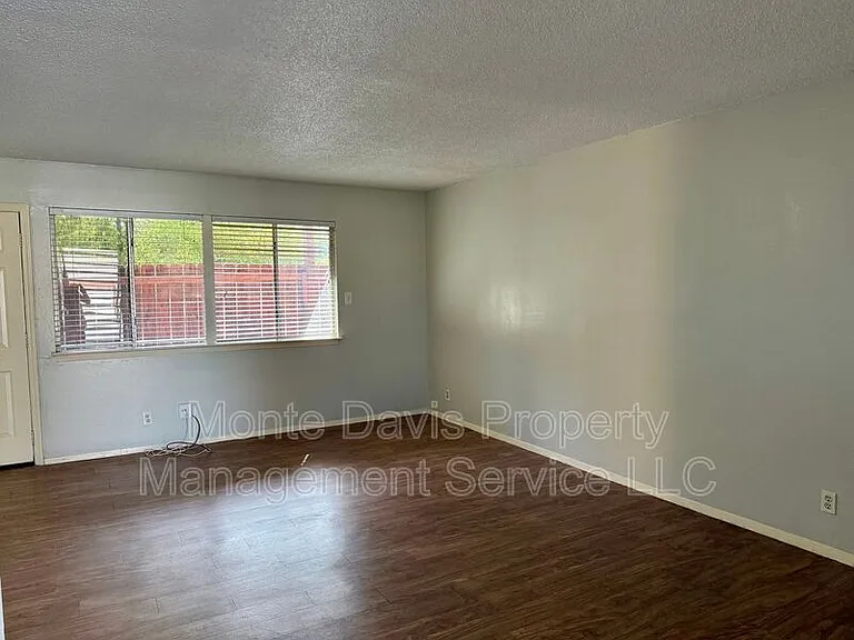 8909 Parkfield Dr #102 — Photo 7