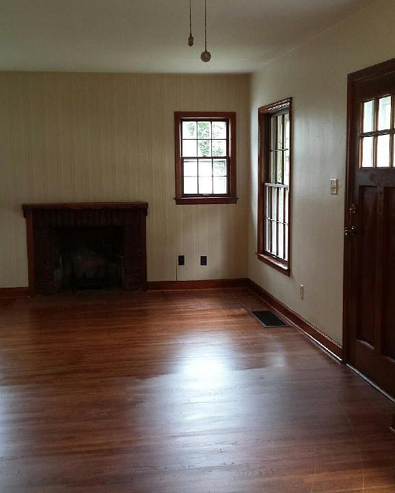 1st image of 895 Woodlawn Ave