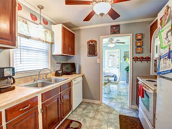 2nd image of 204 Ellisville Dr