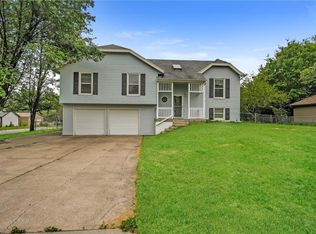 1301 Gambrell Dr, Greenwood, MO 64034