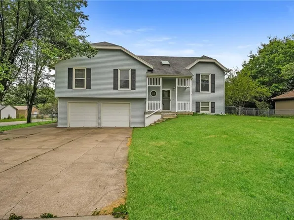 1301 Gambrell Dr, Greenwood, MO 64034